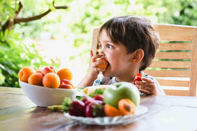 Meu filho não come frutas de jeito nenhum! 5 Dicas essenciais para mudar sua realidade